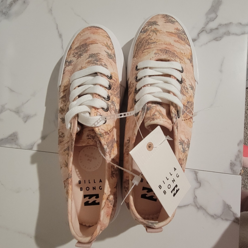 Billabong Tall Sneakers with tag